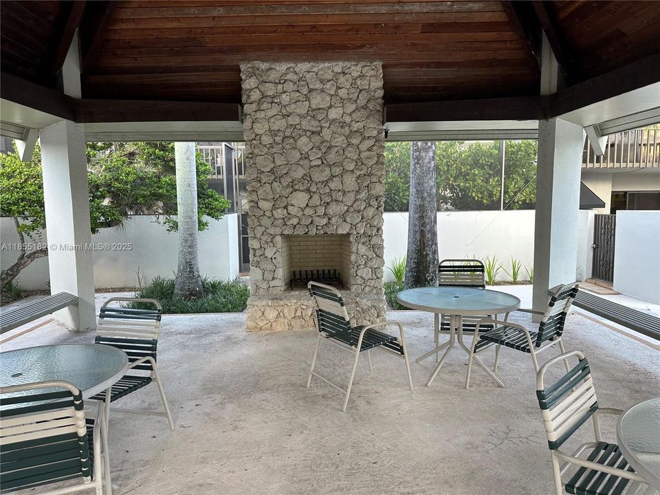 Recently Sold: $649,900 (3 beds, 3 baths, 2200 Square Feet)