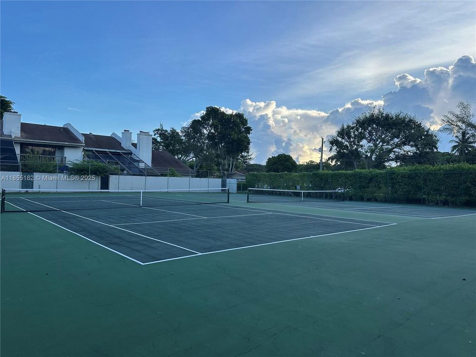 Recently Sold: $649,900 (3 beds, 3 baths, 2200 Square Feet)