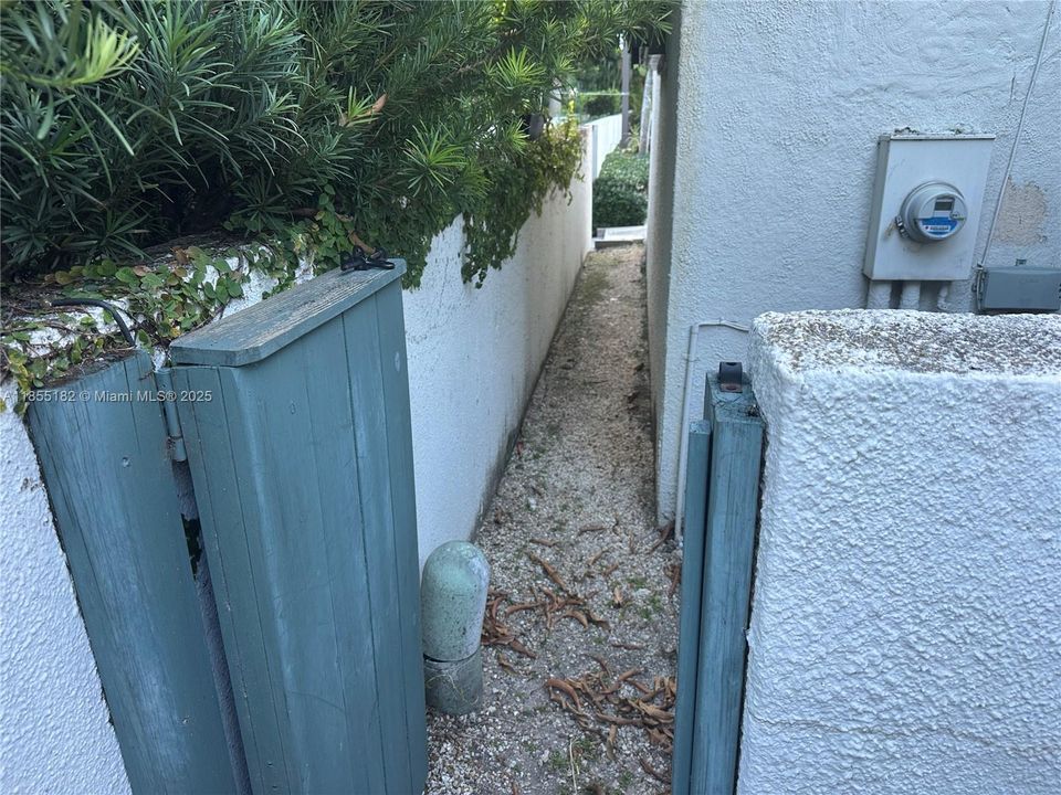 Recently Sold: $649,900 (3 beds, 3 baths, 2200 Square Feet)