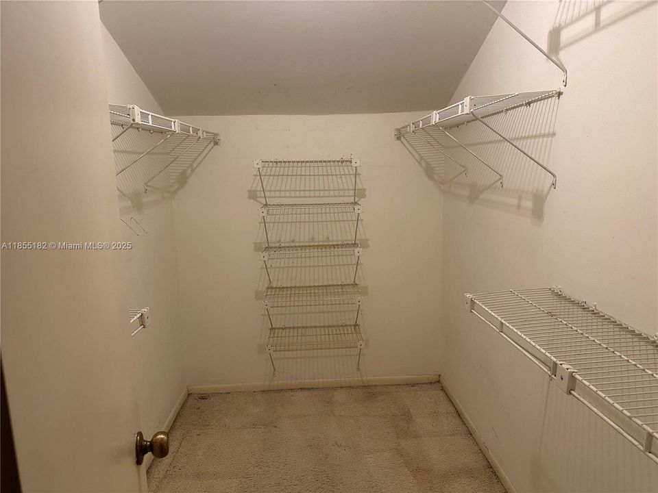 Recently Sold: $649,900 (3 beds, 3 baths, 2200 Square Feet)