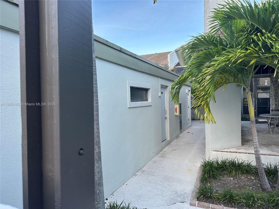 Recently Sold: $649,900 (3 beds, 3 baths, 2200 Square Feet)