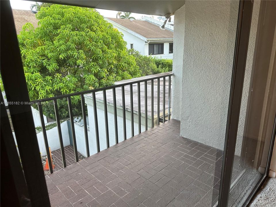 Recently Sold: $649,900 (3 beds, 3 baths, 2200 Square Feet)