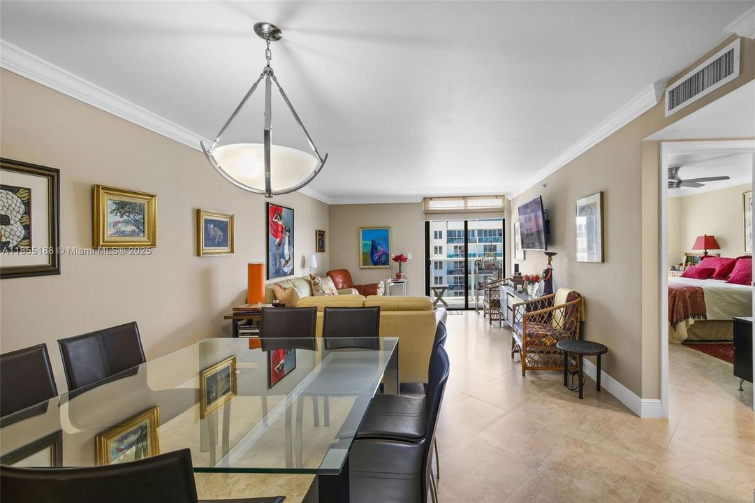 最近售出: $660,000 (2 贝兹, 2 浴室, 1121 平方英尺)