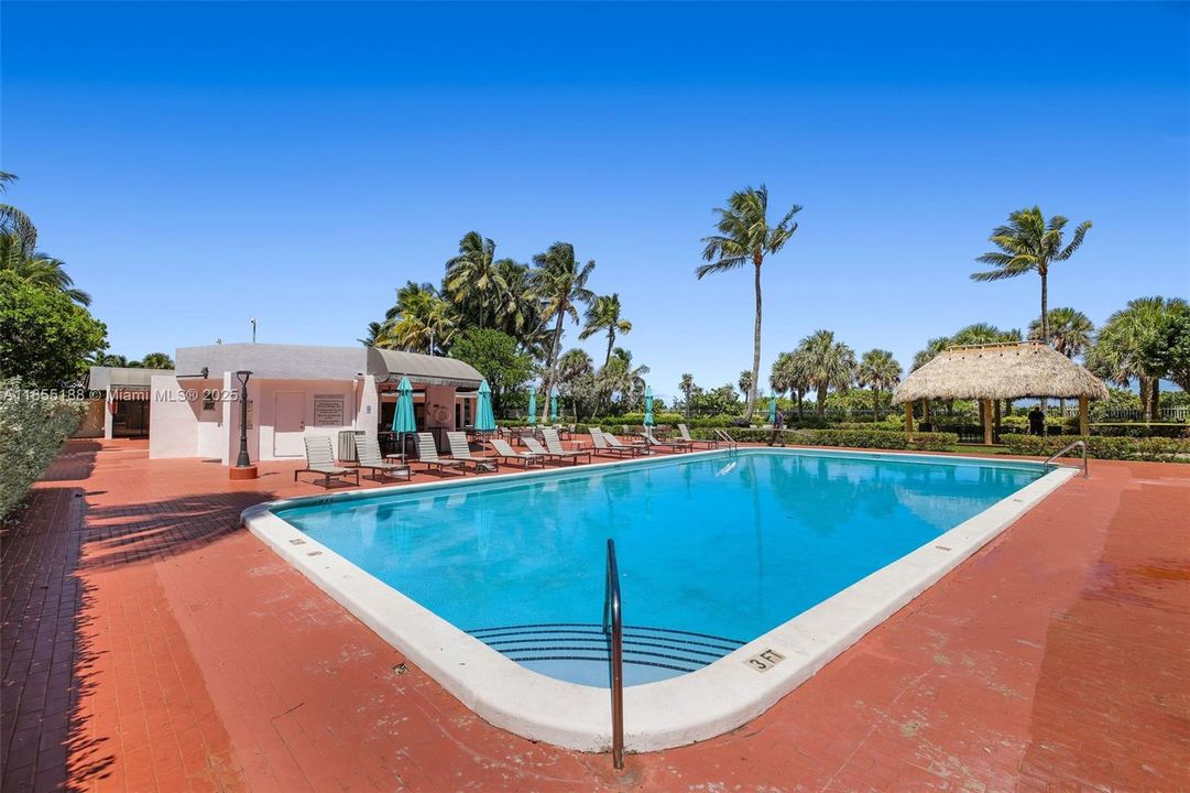 最近售出: $660,000 (2 贝兹, 2 浴室, 1121 平方英尺)