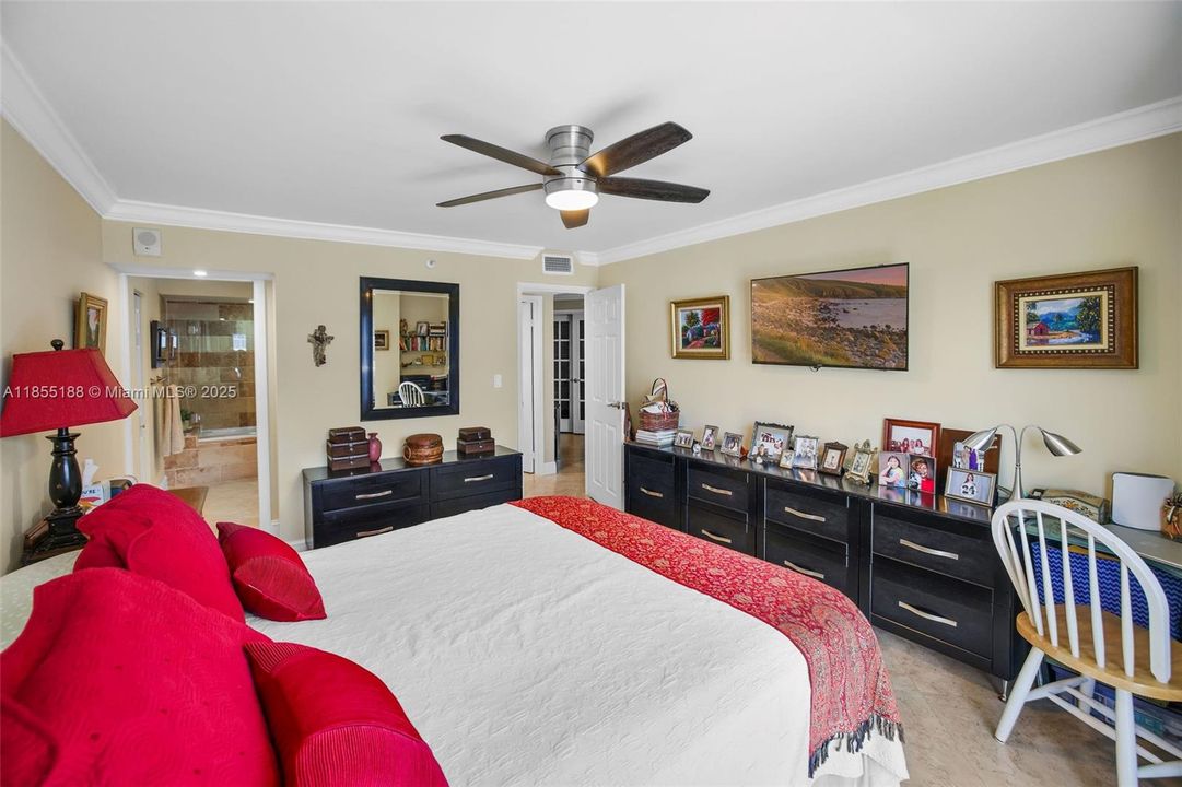 最近售出: $660,000 (2 贝兹, 2 浴室, 1121 平方英尺)