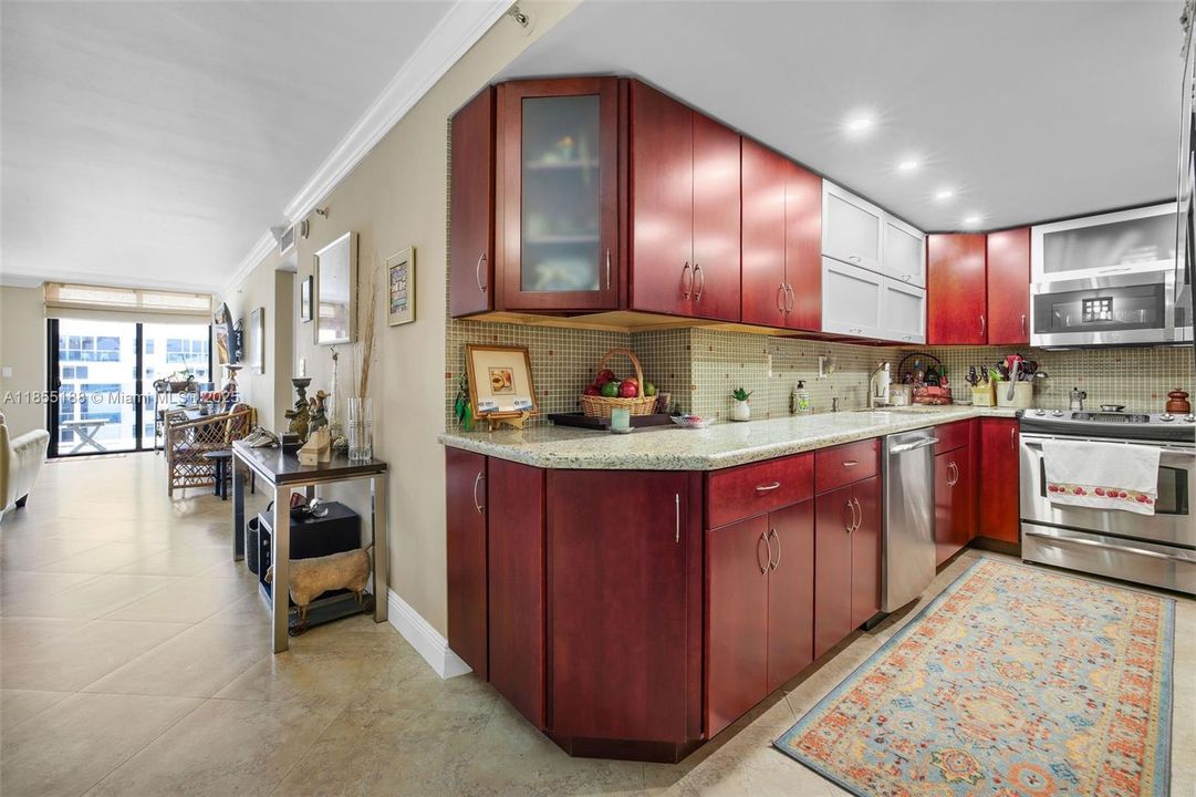 最近售出: $660,000 (2 贝兹, 2 浴室, 1121 平方英尺)