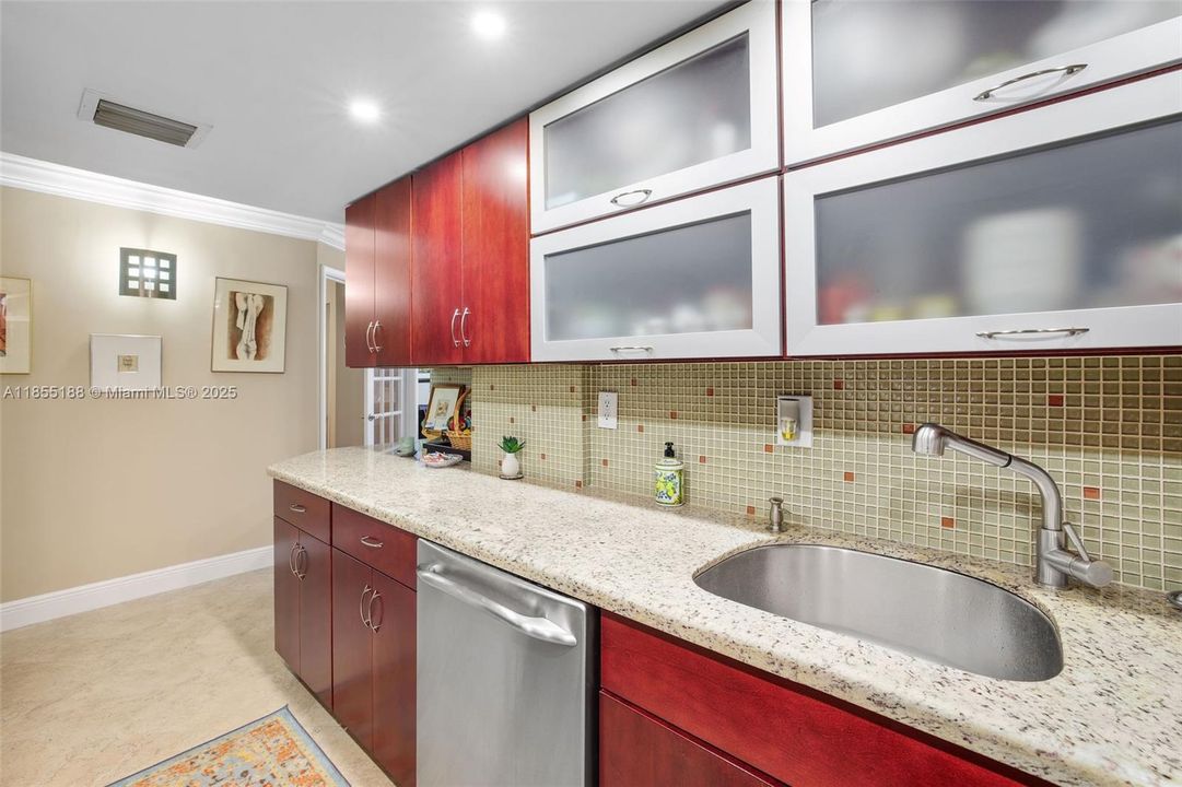 最近售出: $660,000 (2 贝兹, 2 浴室, 1121 平方英尺)