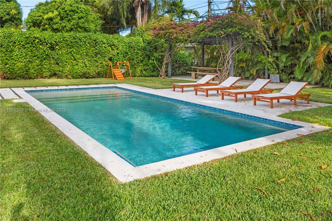 Vendido Recientemente: $1,748,000 (4 camas, 2 baños, 1874 Pies cuadrados)