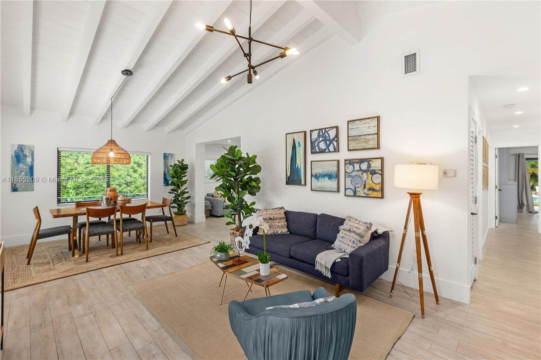 Vendido Recientemente: $1,748,000 (4 camas, 2 baños, 1874 Pies cuadrados)