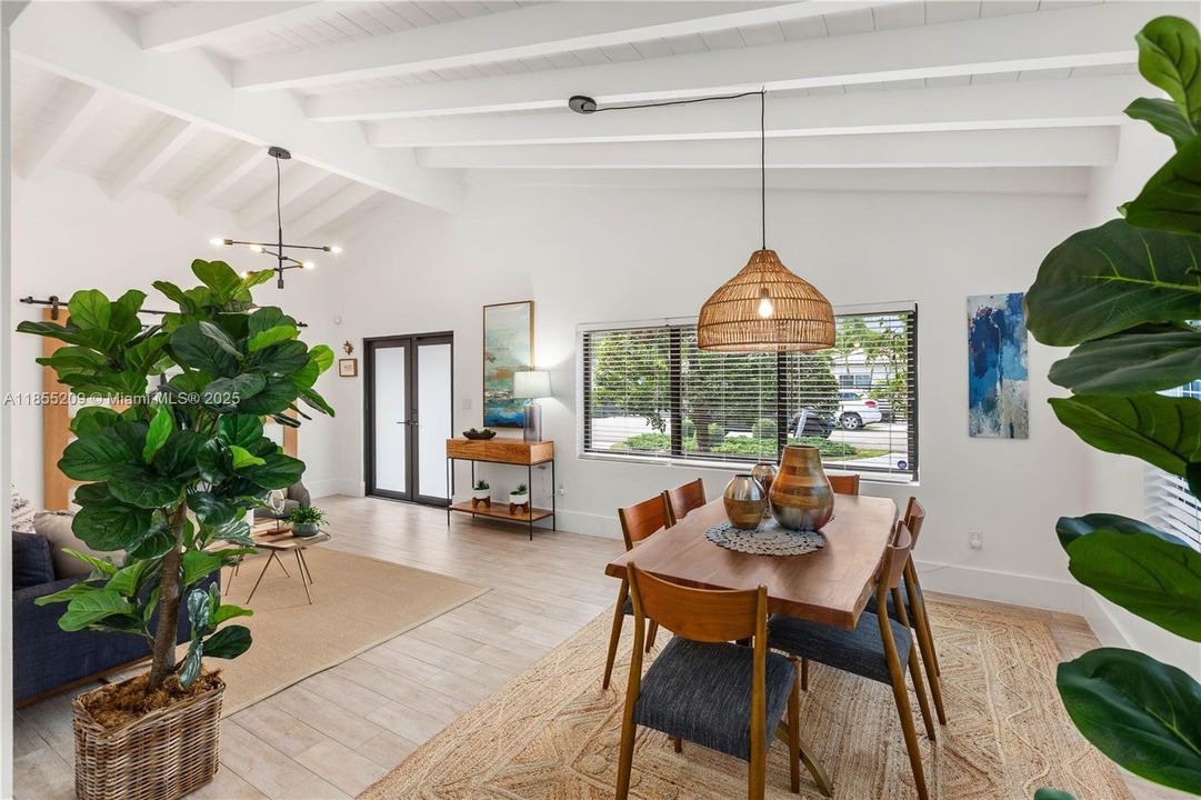 Vendido Recientemente: $1,748,000 (4 camas, 2 baños, 1874 Pies cuadrados)