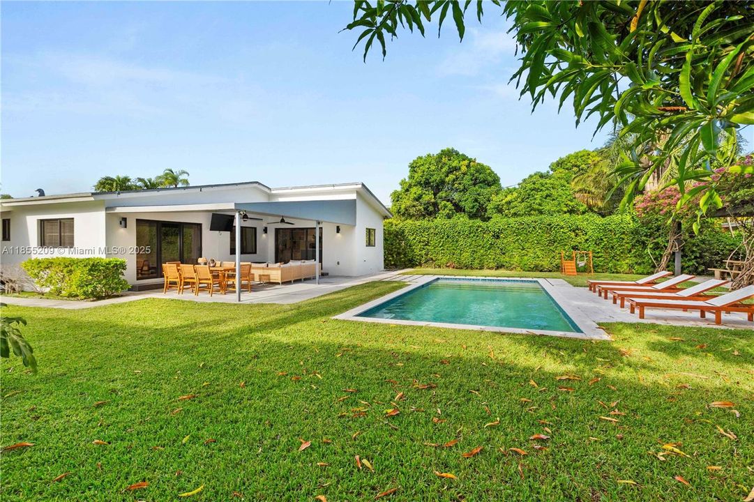 Vendido Recientemente: $1,748,000 (4 camas, 2 baños, 1874 Pies cuadrados)