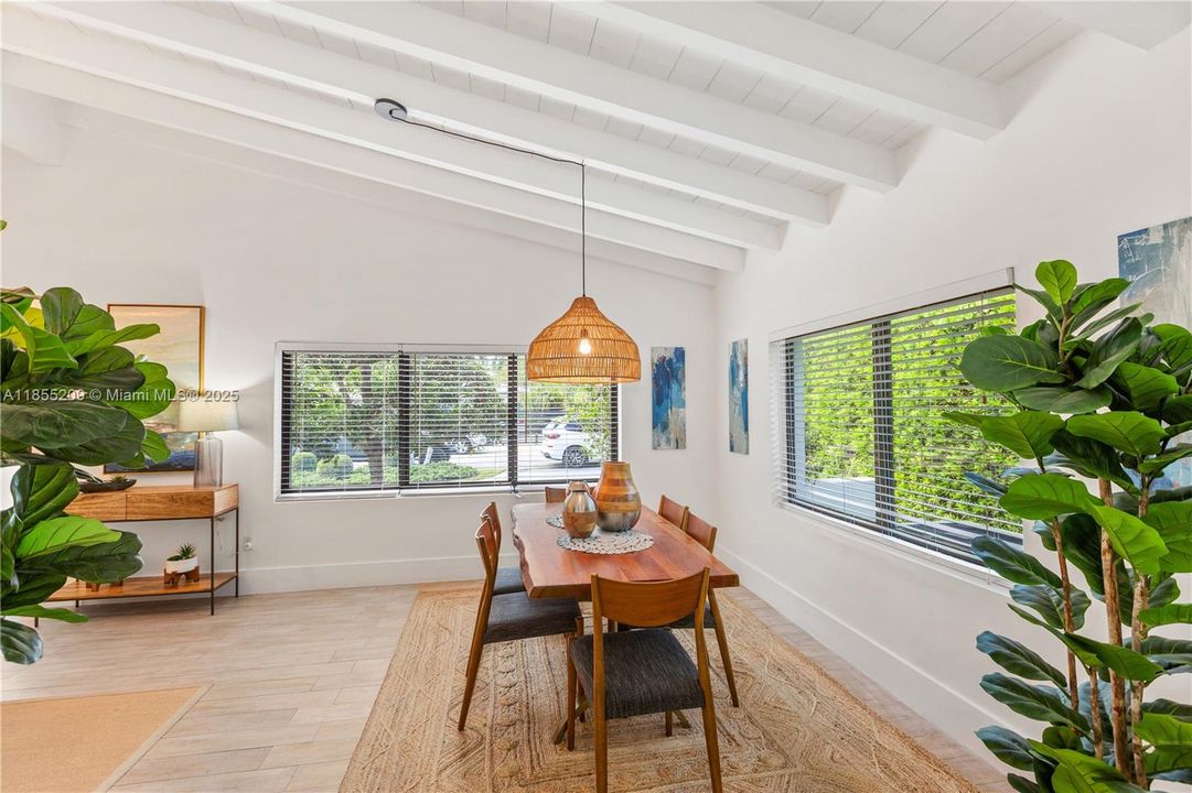 Vendido Recientemente: $1,748,000 (4 camas, 2 baños, 1874 Pies cuadrados)