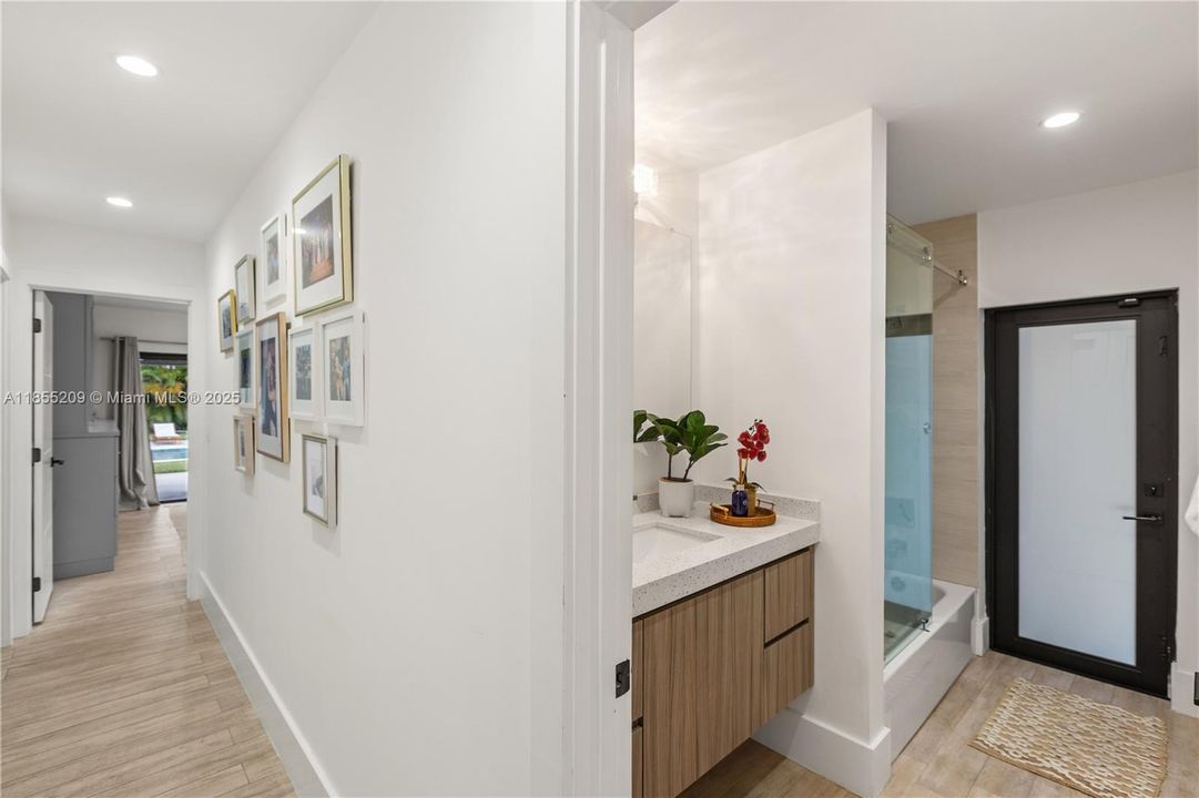 Vendido Recientemente: $1,748,000 (4 camas, 2 baños, 1874 Pies cuadrados)