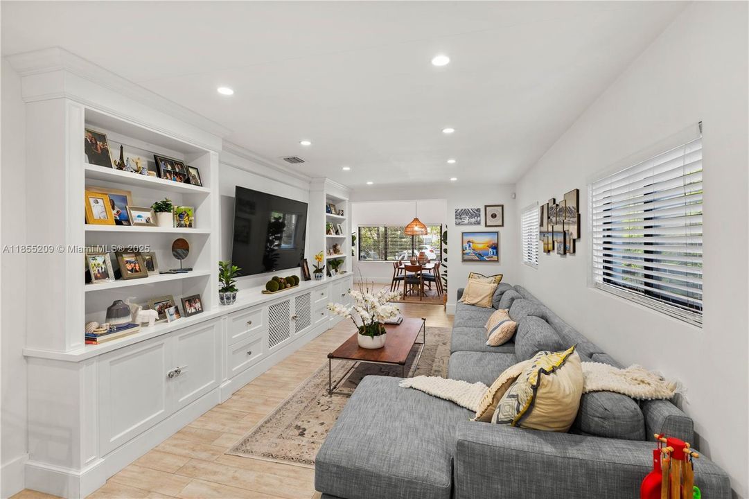 Vendido Recientemente: $1,748,000 (4 camas, 2 baños, 1874 Pies cuadrados)