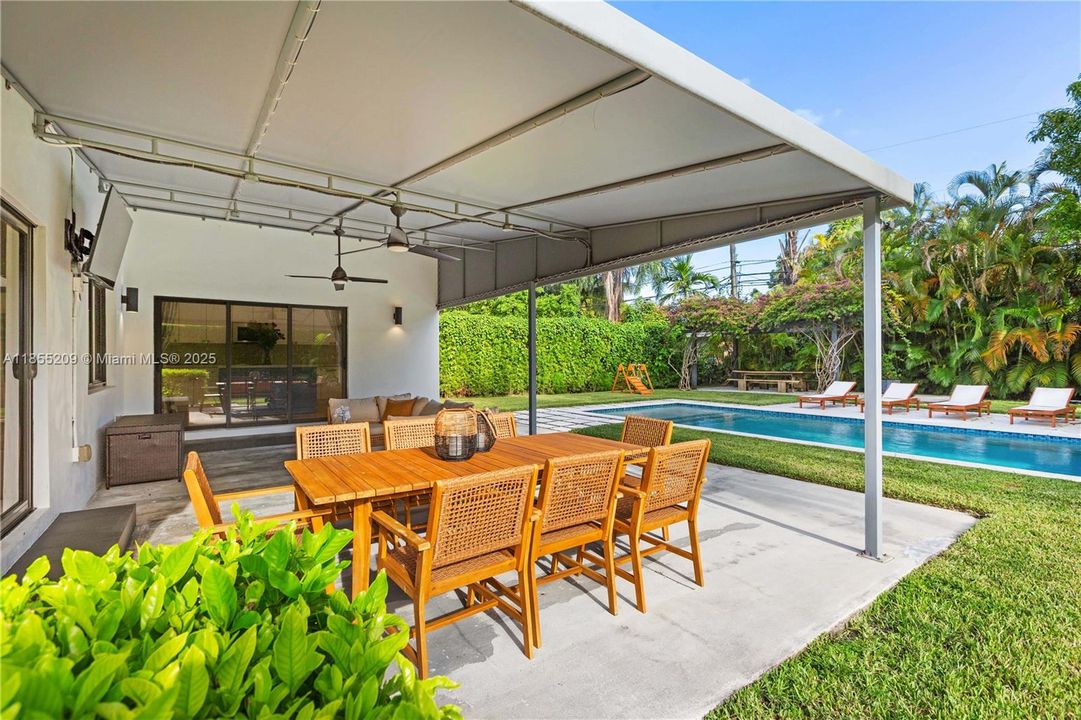 Vendido Recientemente: $1,748,000 (4 camas, 2 baños, 1874 Pies cuadrados)