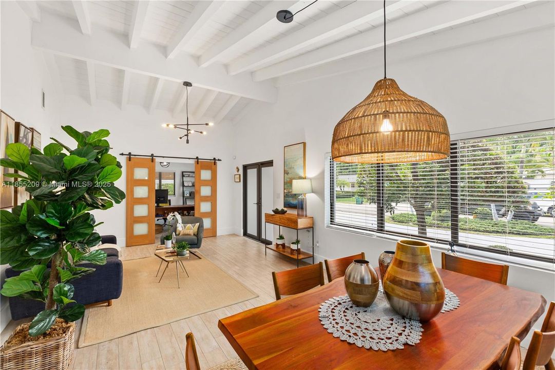 Vendido Recientemente: $1,748,000 (4 camas, 2 baños, 1874 Pies cuadrados)