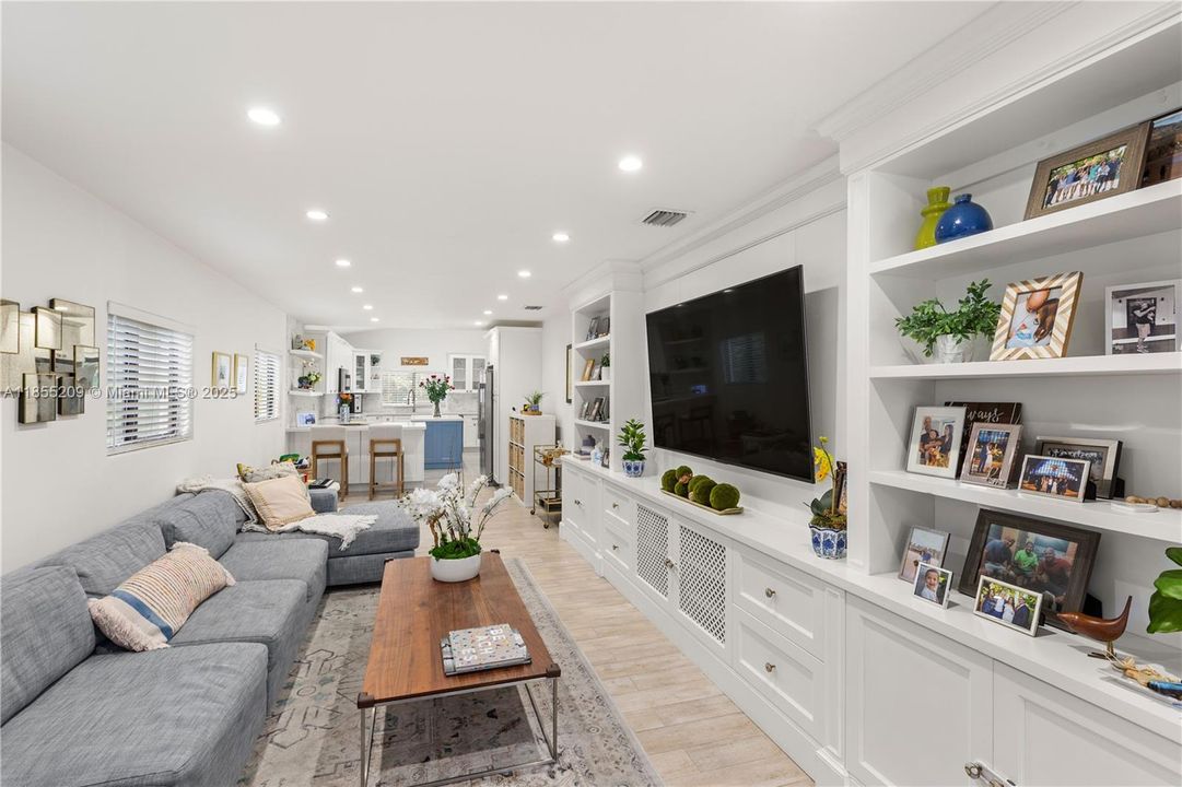 Vendido Recientemente: $1,748,000 (4 camas, 2 baños, 1874 Pies cuadrados)