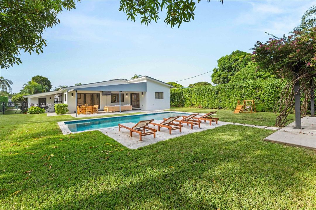 Vendido Recientemente: $1,748,000 (4 camas, 2 baños, 1874 Pies cuadrados)