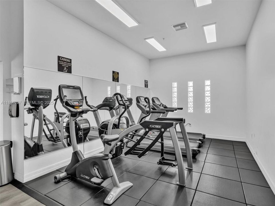 En Venta: $350,000 (2 camas, 2 baños, 891 Pies cuadrados)