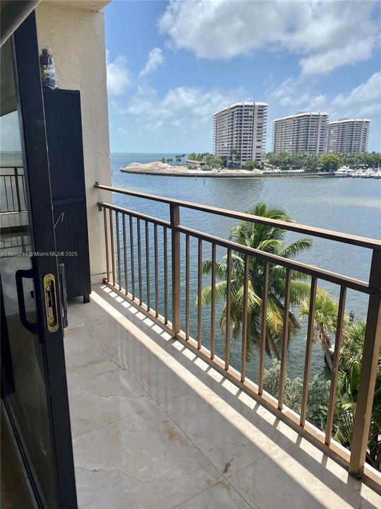 最近租的: $5,500 (2 贝兹, 2 浴室, 1139 平方英尺)