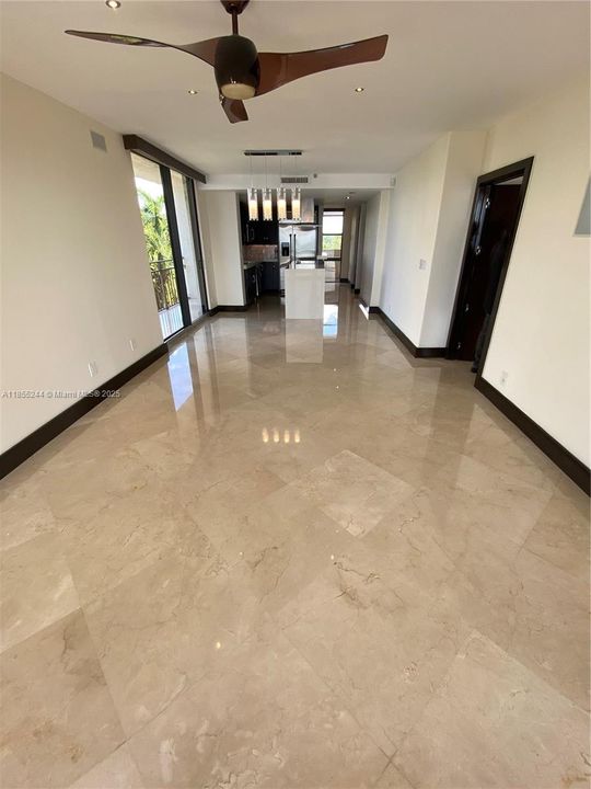 最近租的: $5,500 (2 贝兹, 2 浴室, 1139 平方英尺)