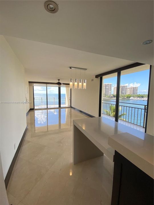 最近租的: $5,500 (2 贝兹, 2 浴室, 1139 平方英尺)