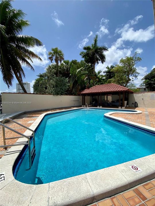 最近租的: $5,500 (2 贝兹, 2 浴室, 1139 平方英尺)