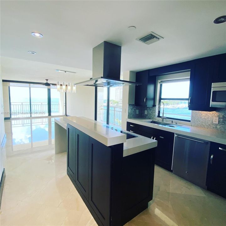 最近租的: $5,500 (2 贝兹, 2 浴室, 1139 平方英尺)