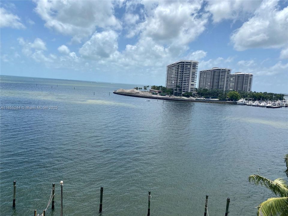 最近租的: $5,500 (2 贝兹, 2 浴室, 1139 平方英尺)