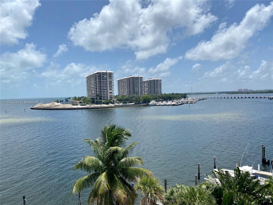 最近租的: $5,500 (2 贝兹, 2 浴室, 1139 平方英尺)