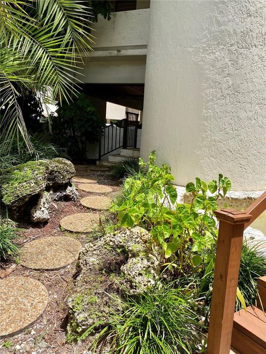 最近租的: $5,500 (2 贝兹, 2 浴室, 1139 平方英尺)