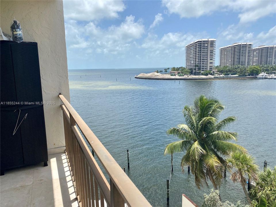 最近租的: $5,500 (2 贝兹, 2 浴室, 1139 平方英尺)