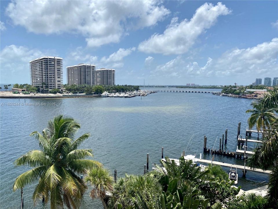 最近租的: $5,500 (2 贝兹, 2 浴室, 1139 平方英尺)