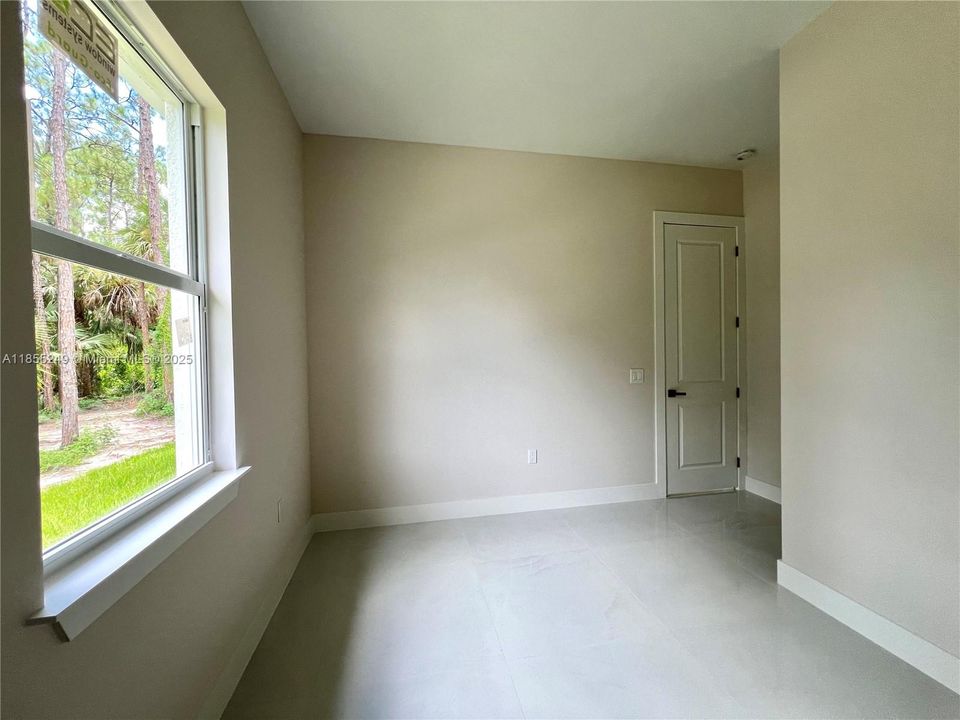 Недавно продано: $519,999 (4 спален, 2 ванн, 1608 Квадратных фут)