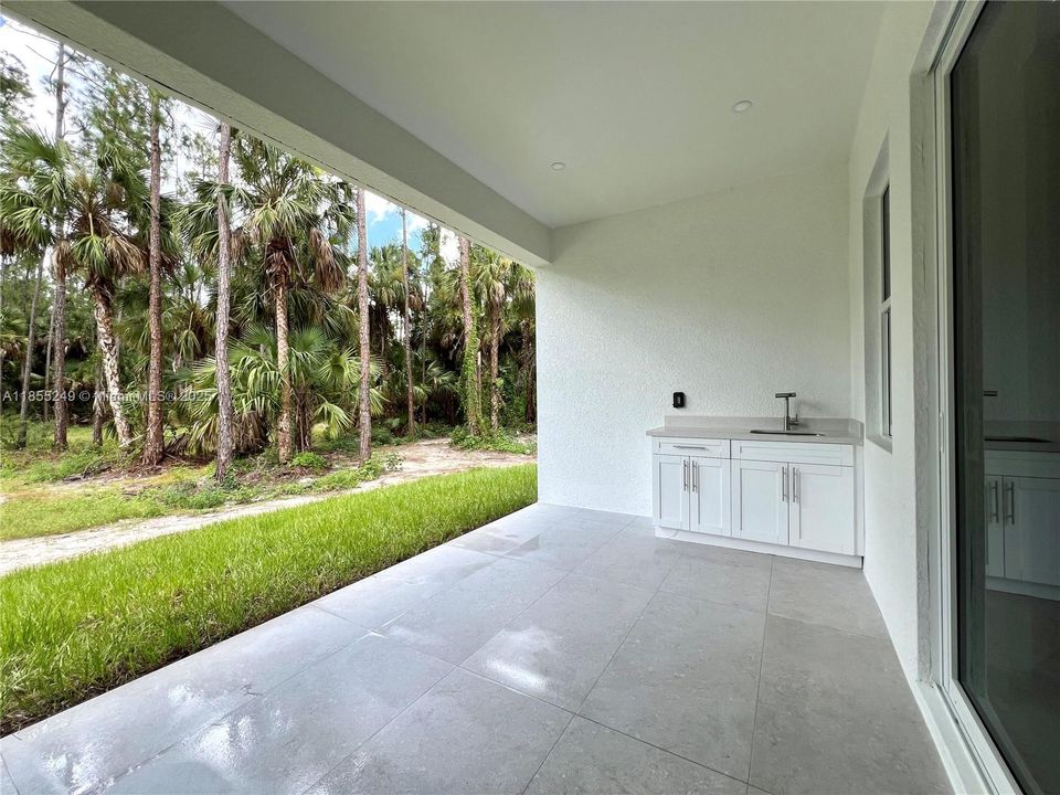 Недавно продано: $519,999 (4 спален, 2 ванн, 1608 Квадратных фут)