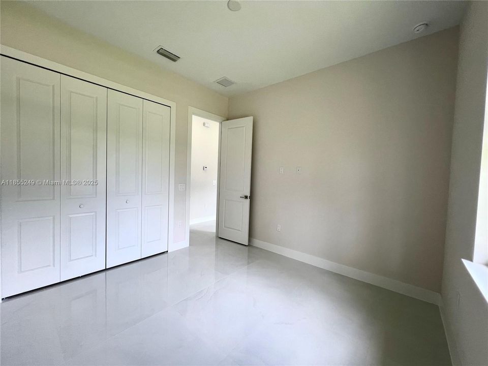 Недавно продано: $519,999 (4 спален, 2 ванн, 1608 Квадратных фут)