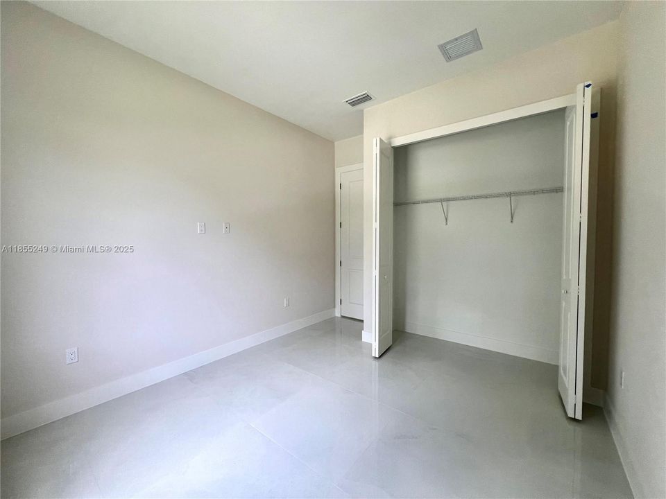 Недавно продано: $519,999 (4 спален, 2 ванн, 1608 Квадратных фут)