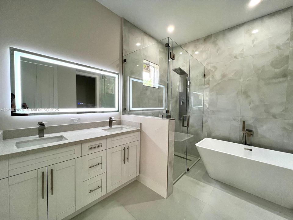 Недавно продано: $519,999 (4 спален, 2 ванн, 1608 Квадратных фут)