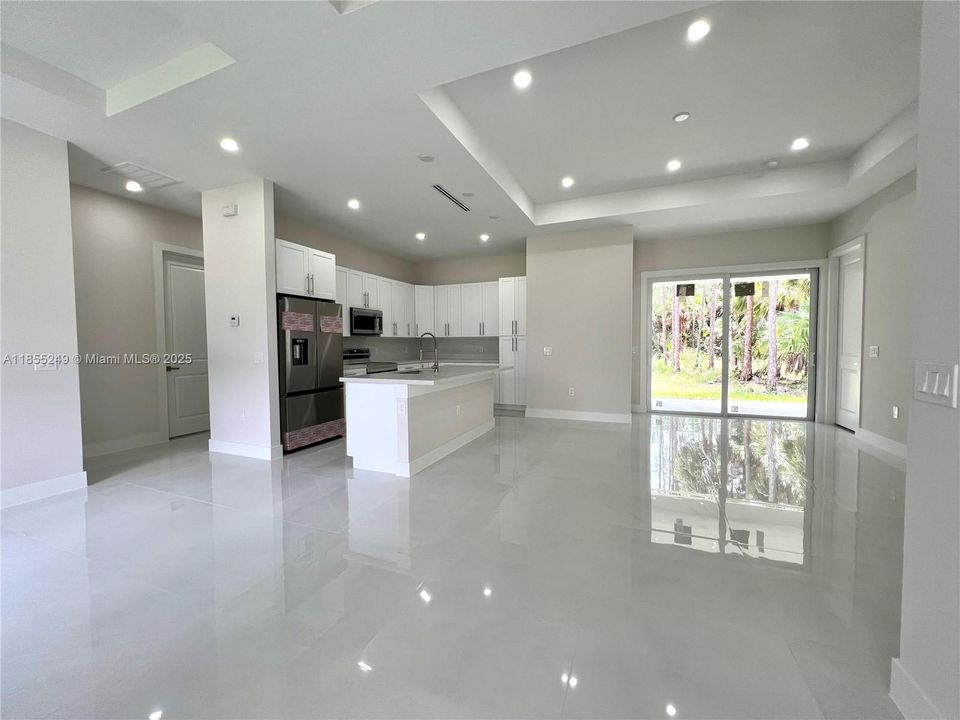 Недавно продано: $519,999 (4 спален, 2 ванн, 1608 Квадратных фут)