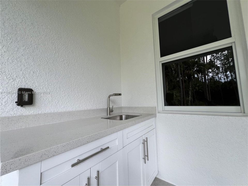 Недавно продано: $519,999 (4 спален, 2 ванн, 1608 Квадратных фут)