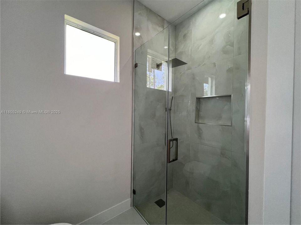 Недавно продано: $519,999 (4 спален, 2 ванн, 1608 Квадратных фут)