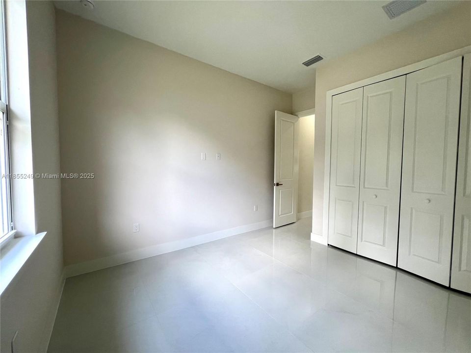 Недавно продано: $519,999 (4 спален, 2 ванн, 1608 Квадратных фут)