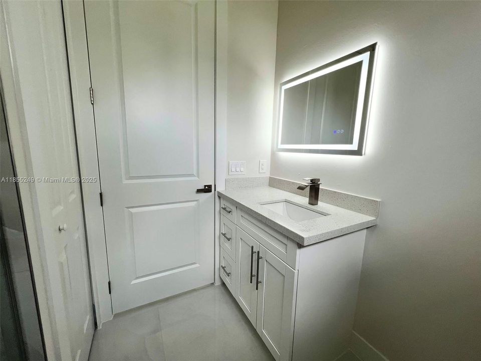 Недавно продано: $519,999 (4 спален, 2 ванн, 1608 Квадратных фут)