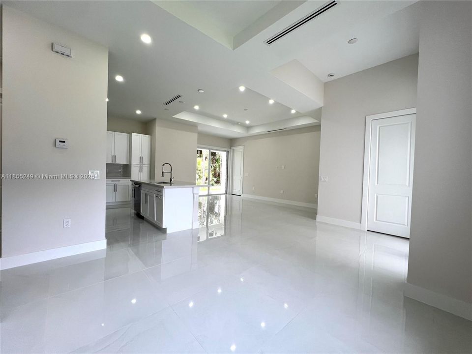 Недавно продано: $519,999 (4 спален, 2 ванн, 1608 Квадратных фут)