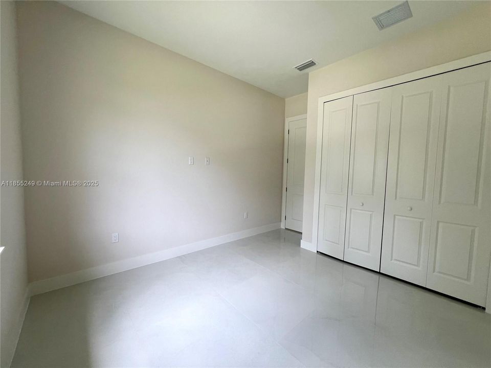 Недавно продано: $519,999 (4 спален, 2 ванн, 1608 Квадратных фут)