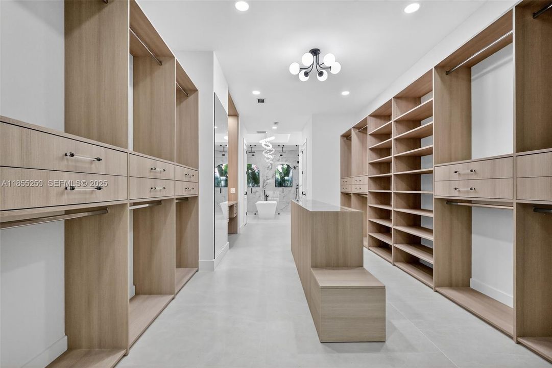 For Sale: $3,399,000 (5 beds, 6 baths, 5071 Square Feet)