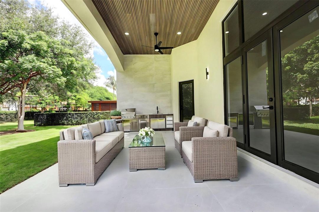 For Sale: $3,399,000 (5 beds, 6 baths, 5071 Square Feet)