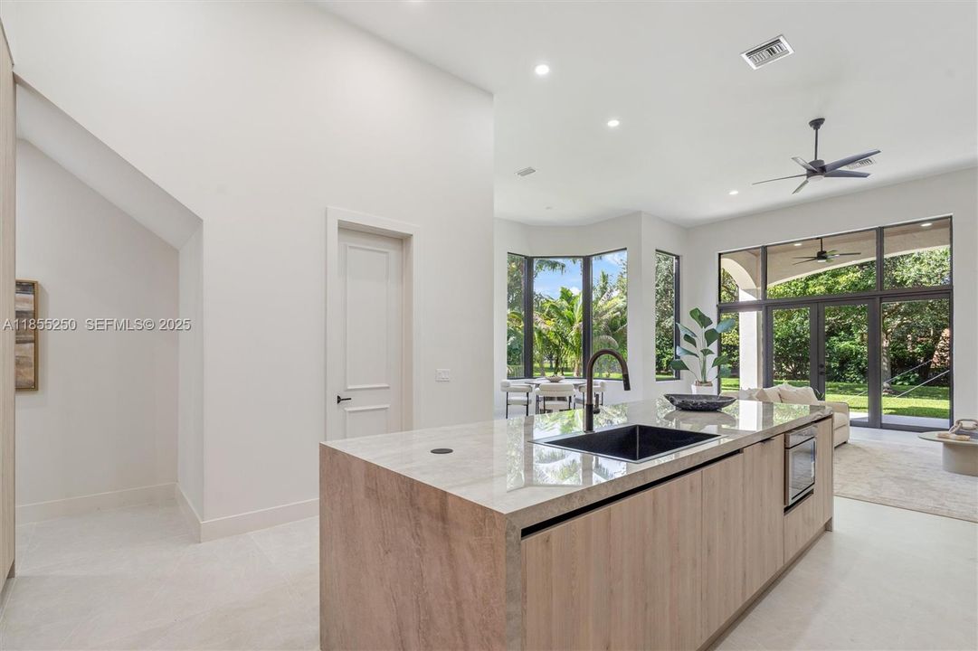 For Sale: $3,399,000 (5 beds, 6 baths, 5071 Square Feet)