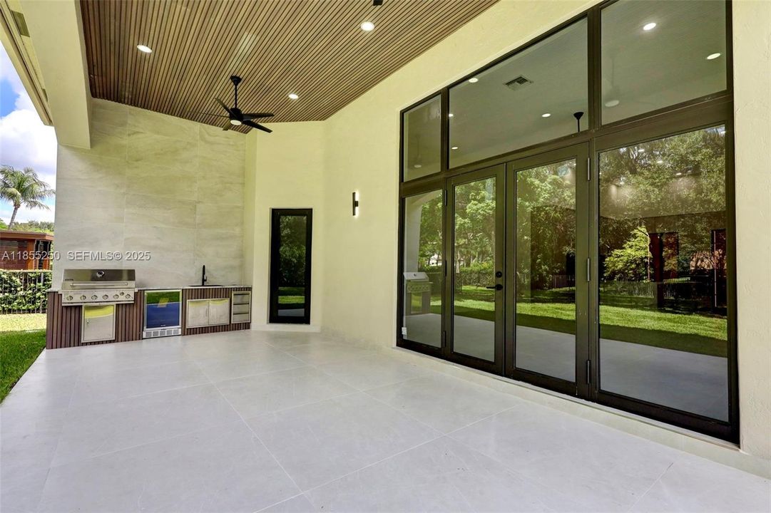 For Sale: $3,399,000 (5 beds, 6 baths, 5071 Square Feet)