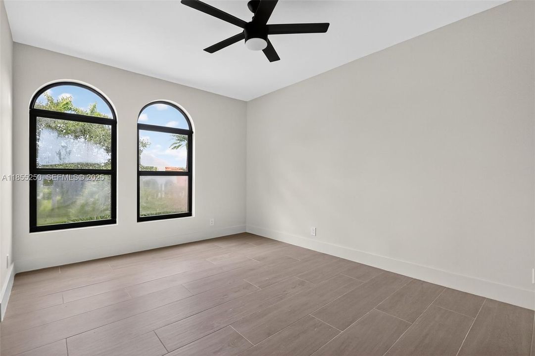 For Sale: $3,399,000 (5 beds, 6 baths, 5071 Square Feet)